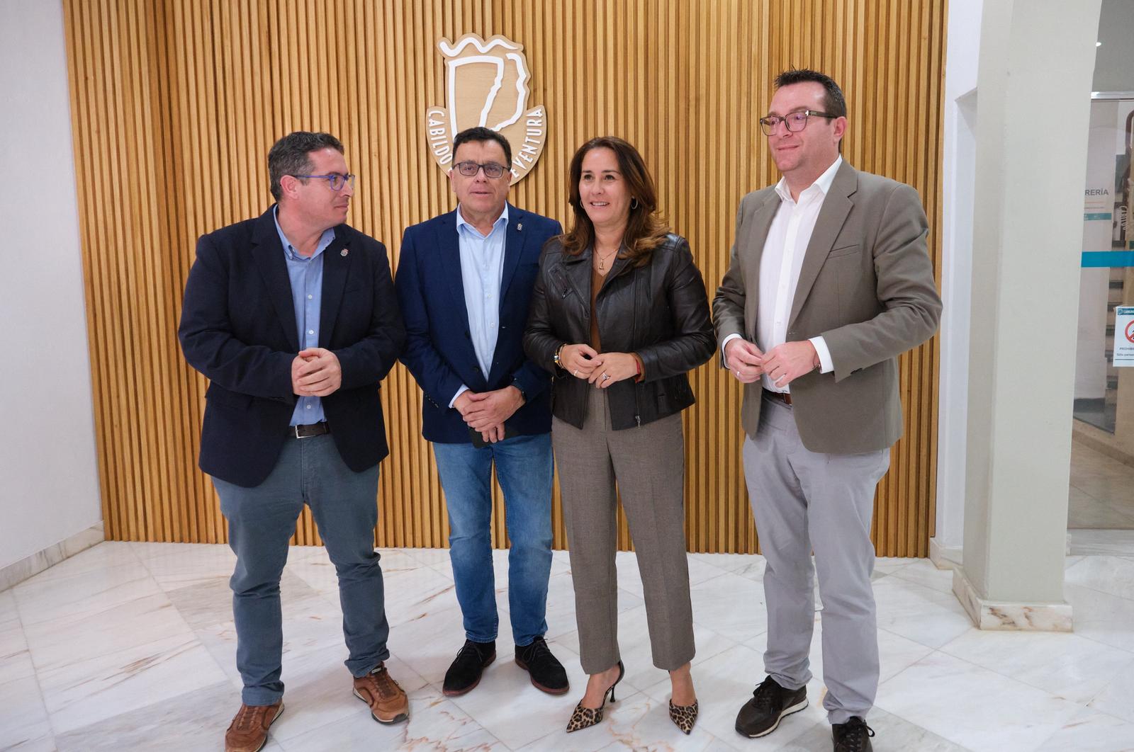 Política Territorial, Cabildo y Ayuntamiento presentaron el convenio para ampliar la EDAR de la capital majorera (2)