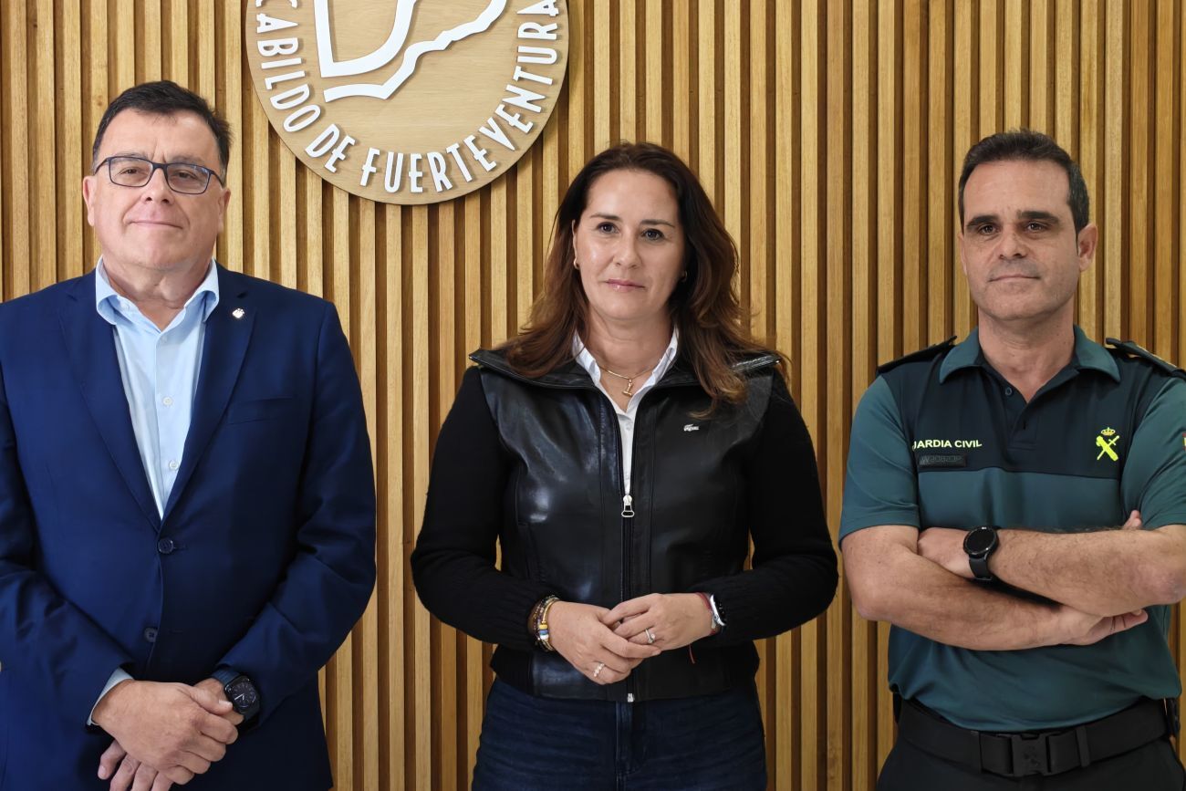 Reunión para prevenir la proliferación de instalaciones ilegales en suelo rústico en Fuerteventura. (5)