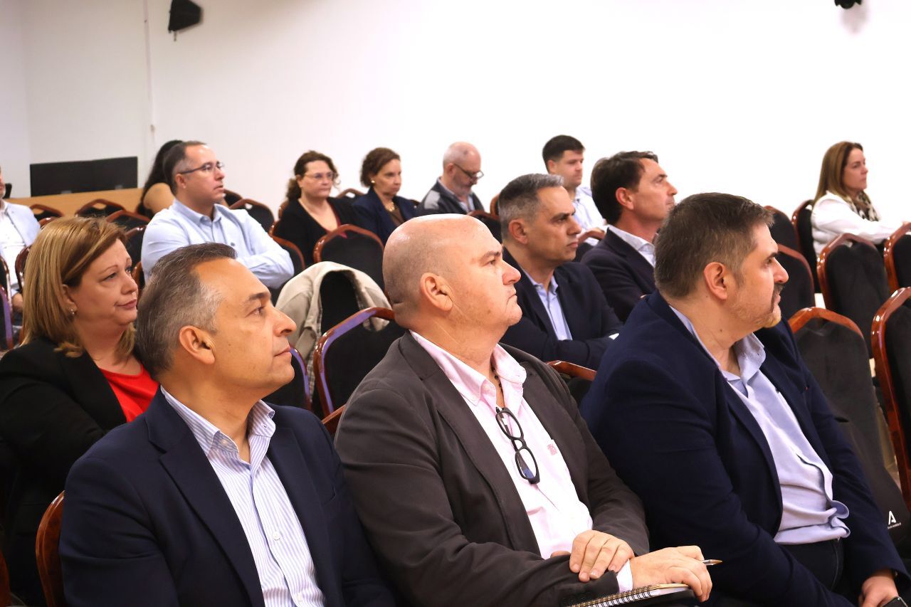 Sesión en la isla de los Desayunos Laborales, organizada por ASOFUER y GEHOCAN