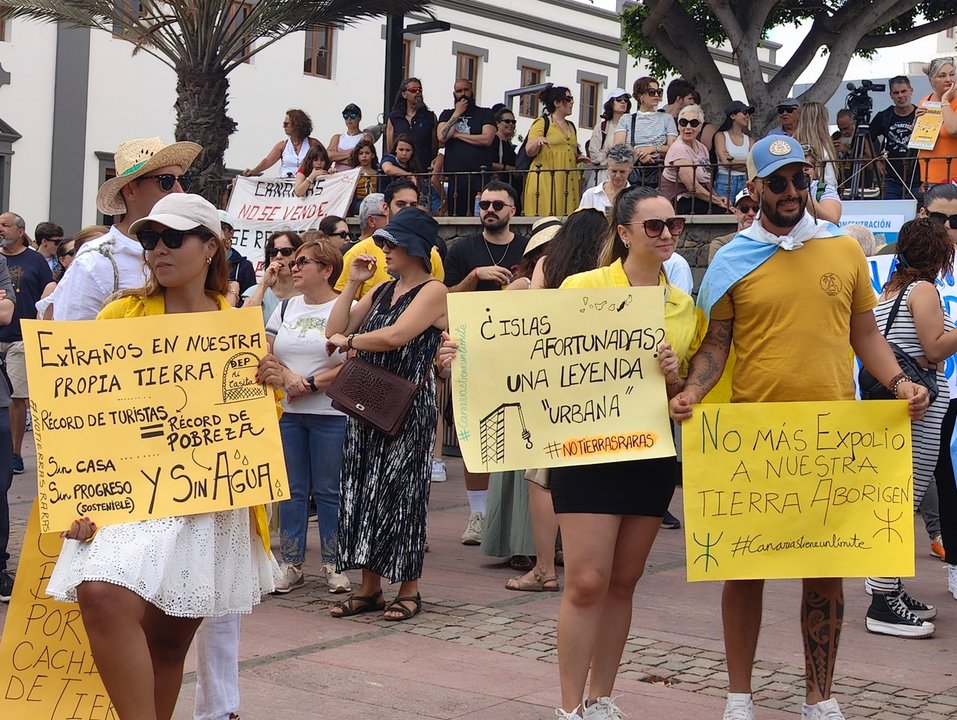 Manifestación del  20A en Fuerteventura (16)