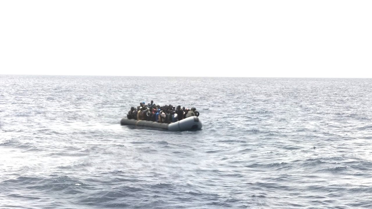 Rescate de 57 migrantes al este de Fuerteventura. Imagen de Salvamento Marítimo (ARCHIVO FD).