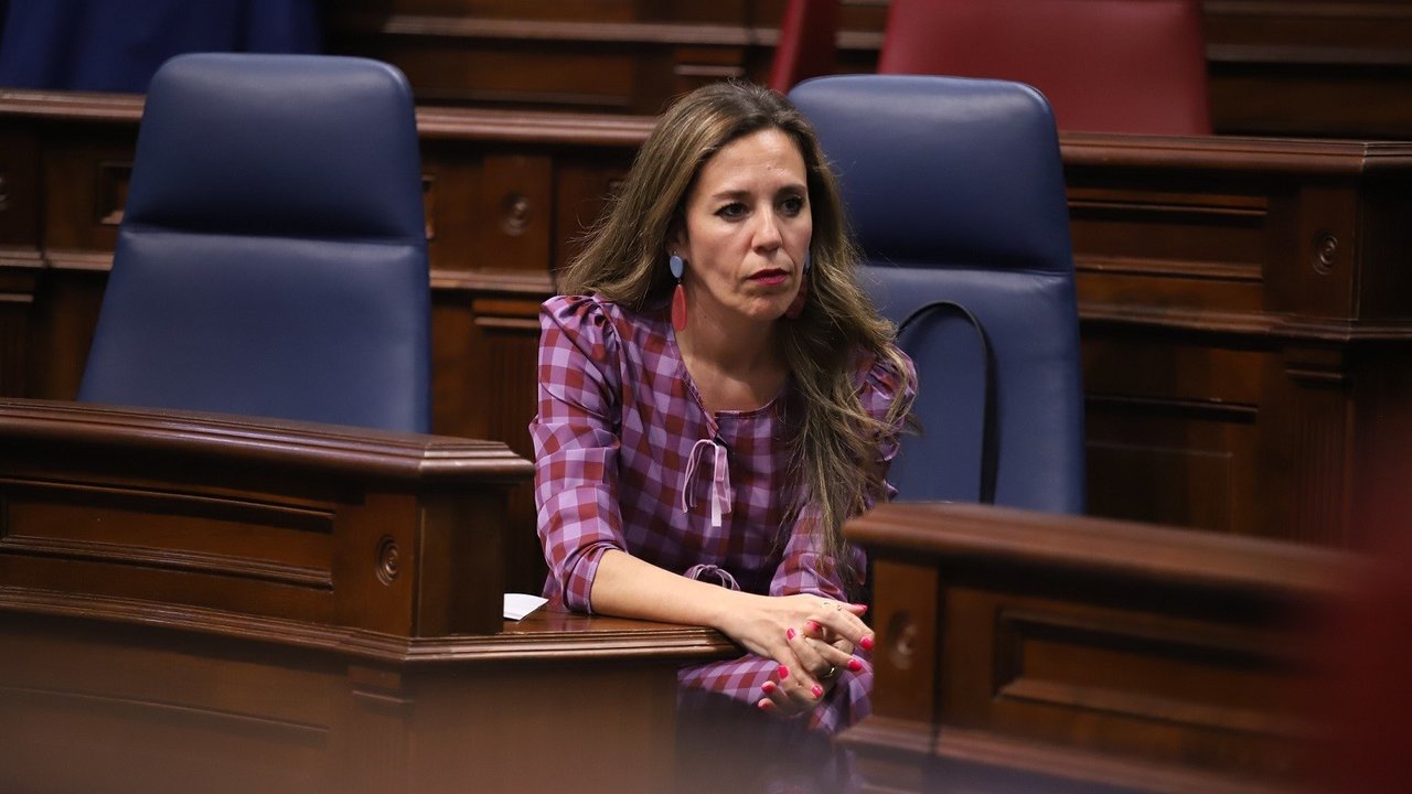 Jessica de León en el pleno del Parlamento, el 11 de junio de 2024 (2)