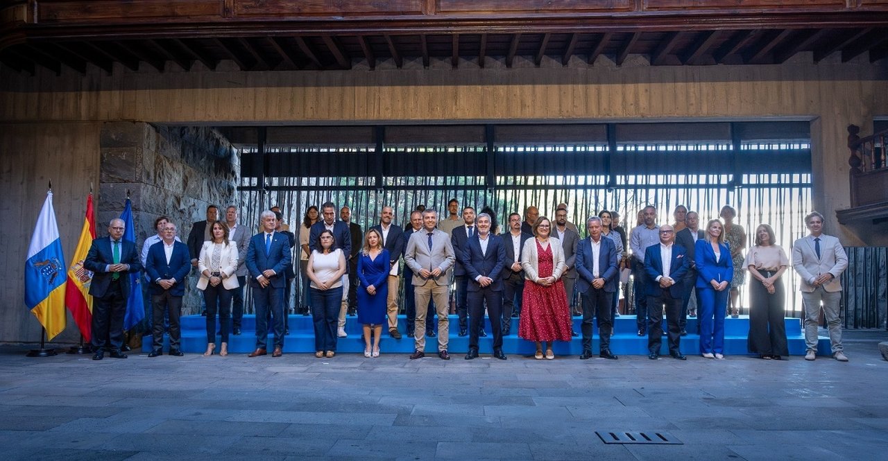 Las instituciones de Canarias presentes en el acuerdo por el reparto de menores migrantes.