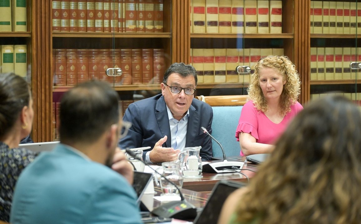 Manolo Miranda interviene en la Comisión Política Territorial del Parlamento, el 25 de julio de 2024.