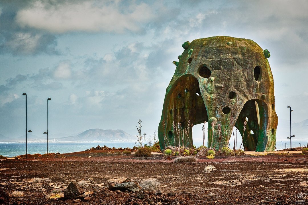 Escultura de Origo Mare, en Majanicho  (Imagen Joselu Bilbo, junio de 2020).