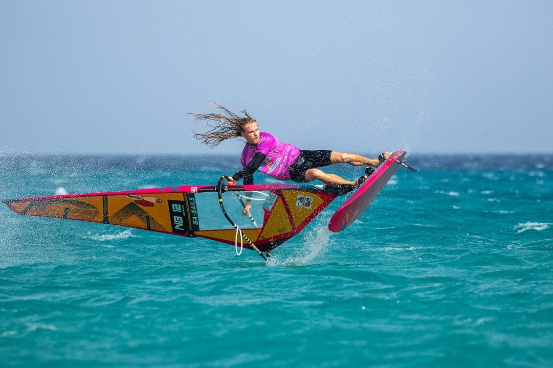 El espectáculo del freestyle windsur, en el Mundial de Sotavento.