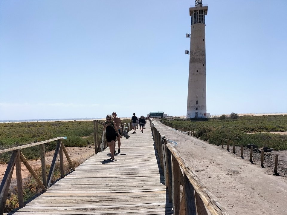 Pasarela de acceso la playa sobre el Saladar de Jandía.