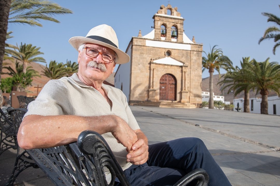 Marcos Hormiga, pregonero de La Peña 2024, en la Vega de Río Palmas (Betancuria).