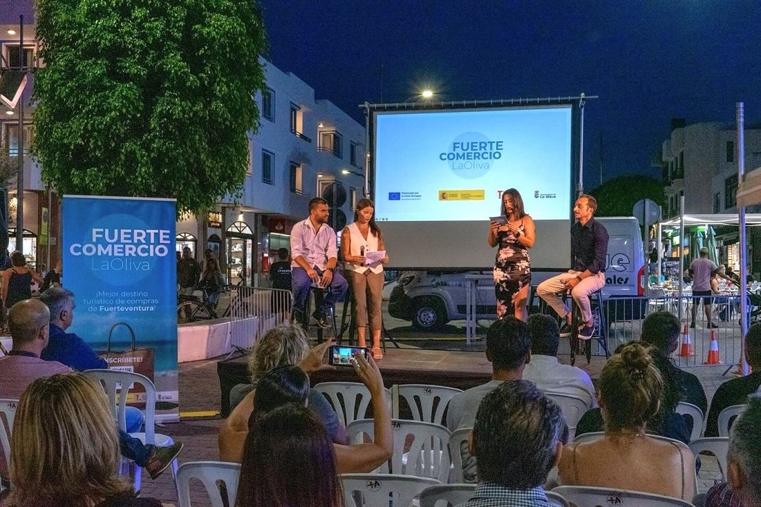 Presentación en Corralejo de Fuertecomercio La Oliva (1)