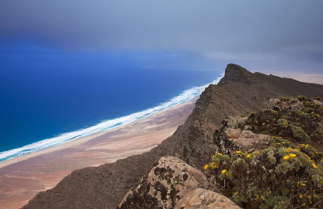 El Pico de la Zarza, con 807 metros, es el punto más alto de Fuerteventura.