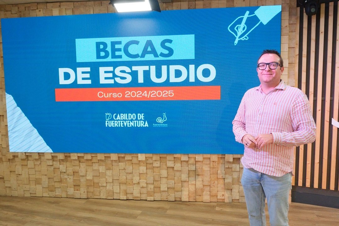 Adargoma Hernández, en la presentación de becas del curso 2024-2025.