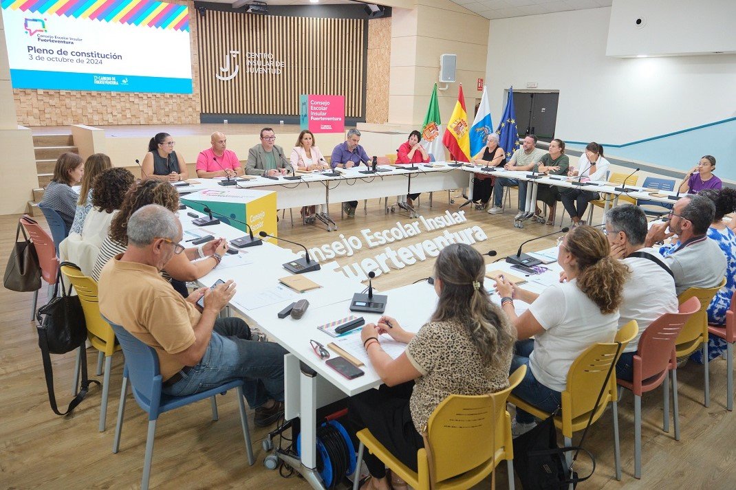 Primera sesión del Consejo Escolar Insular.