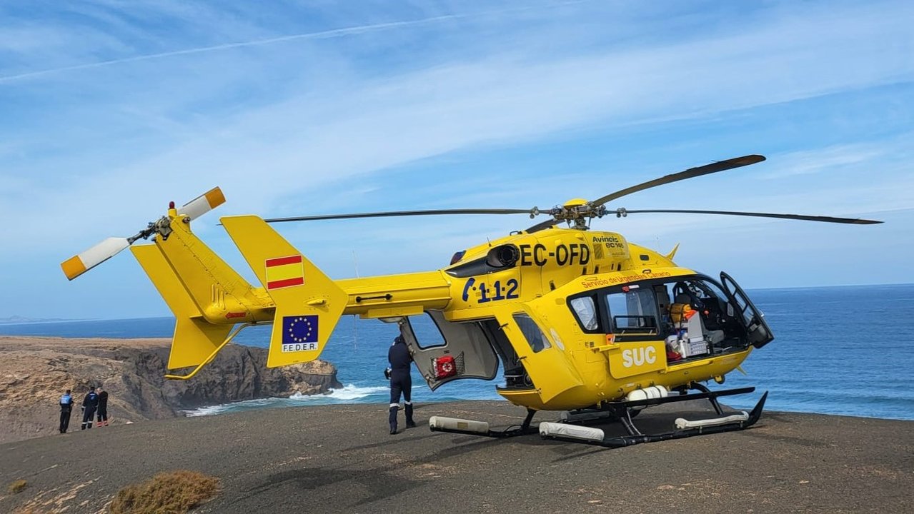 Helicóptero del SUC en la playa de La Pared (Imagen del 112, abril de 2024).