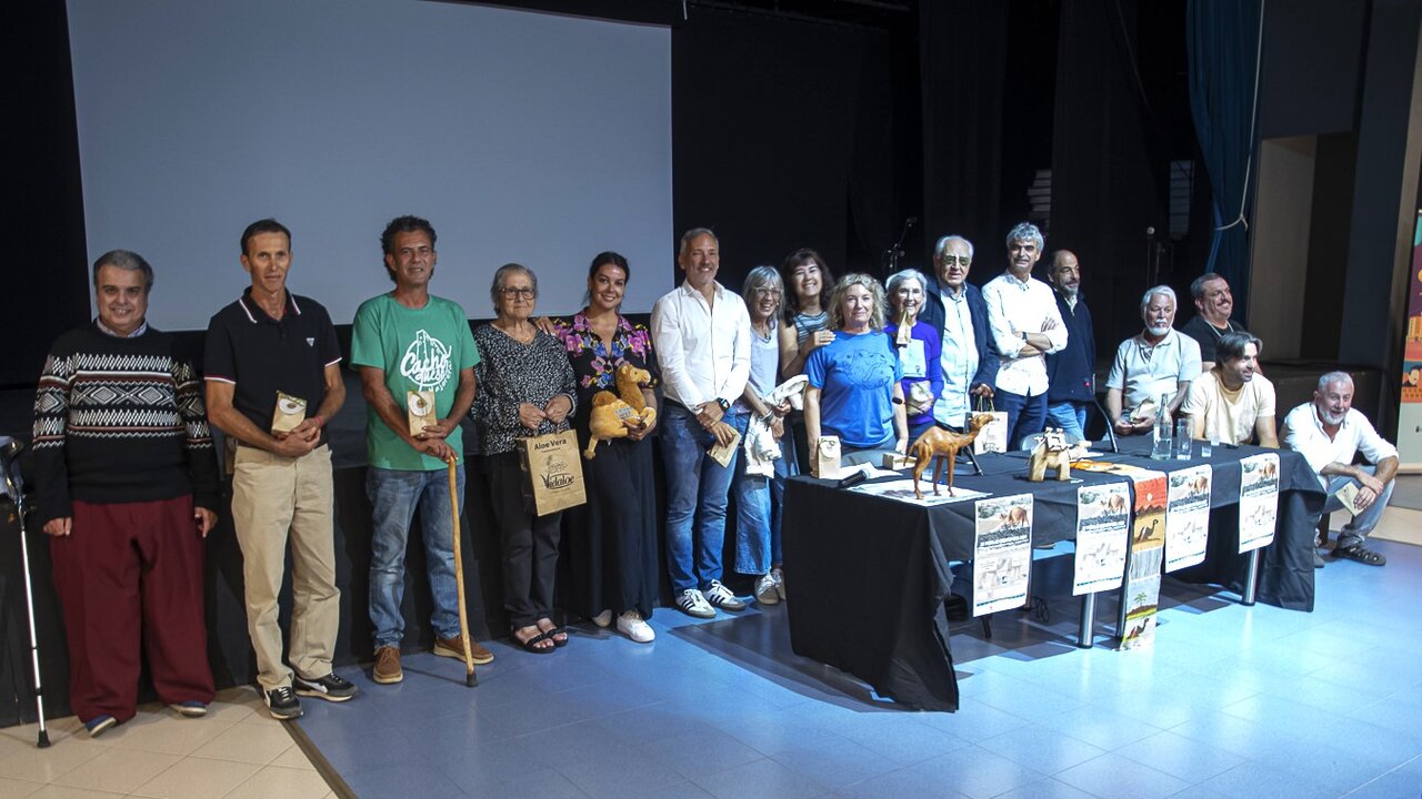 Foto de Grupo en el IX Potaje Científico, Fuerteventura (Imagen de Rafa Avero - ACIISI).