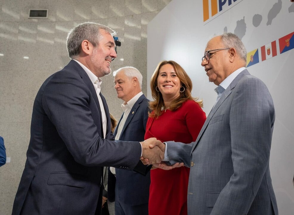 Fernando Clavijo, con los presidentes insulares de La Gomera, Fuerteventura y El Hierro.