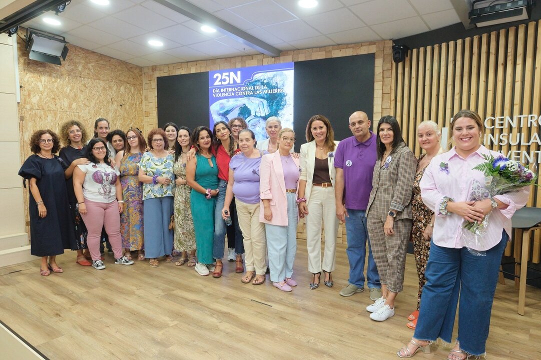 Acto del Cabildo por el 25N.