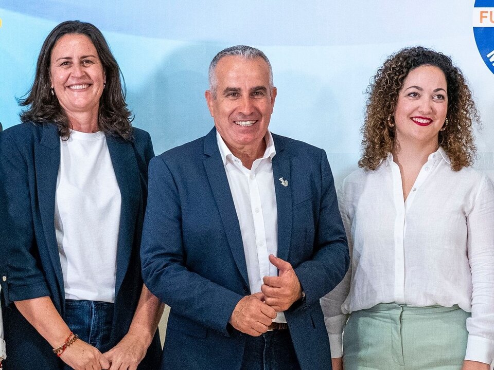 Natalia Évora,  Mario Cabrera y  Jana González, diputados de CC en el Parlamento.