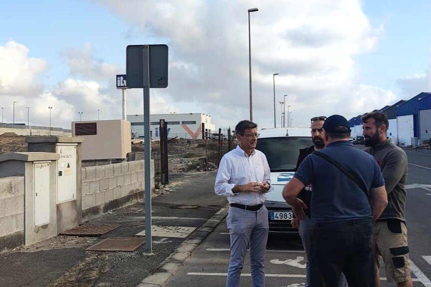 Visita del concejal de Puerto del Rosario, Juan Manuel Verdugo, a La Hondura.