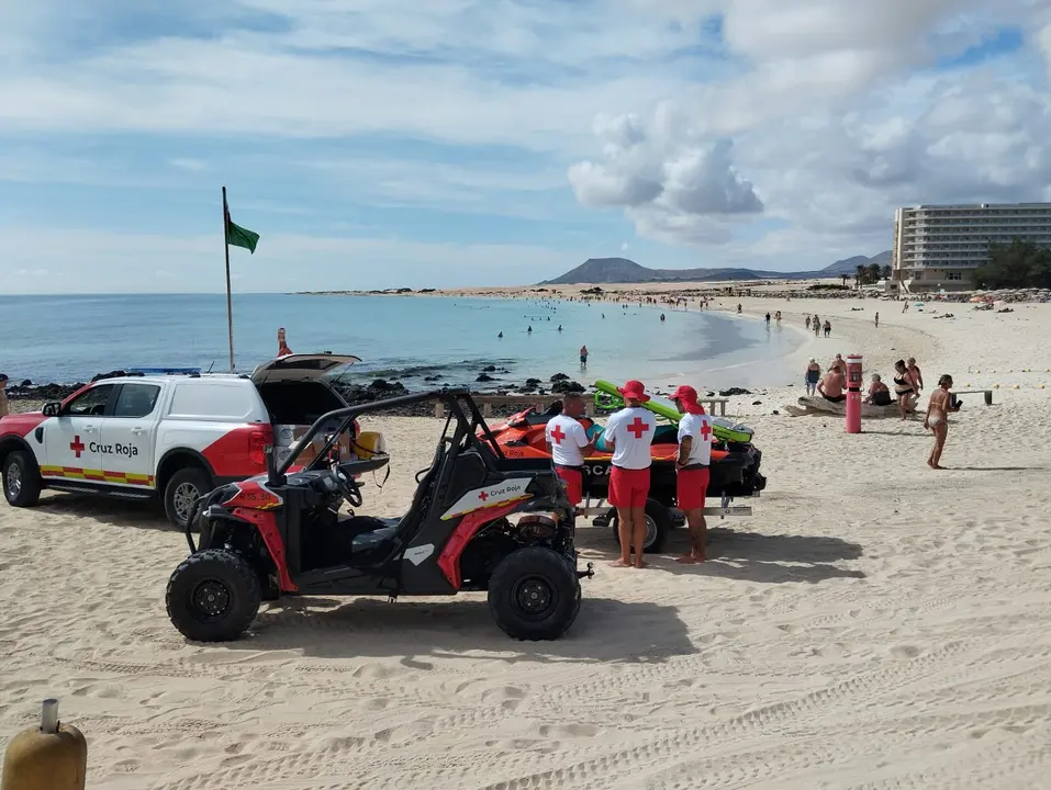 Imagen de las playas de Corralejo difundida por Cruz Roja Las Palmas, tras la firma del contrato de socorrismo en La Oliva.