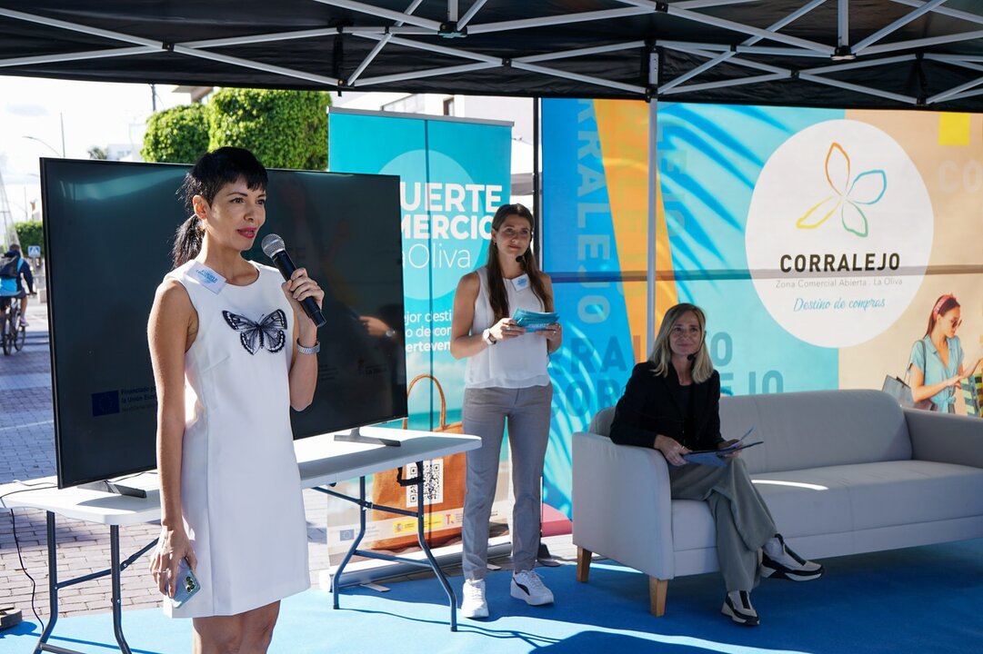 Acto del Ayuntamiento de La Oliva en la Zona Comercial Abierta de Corralejo.