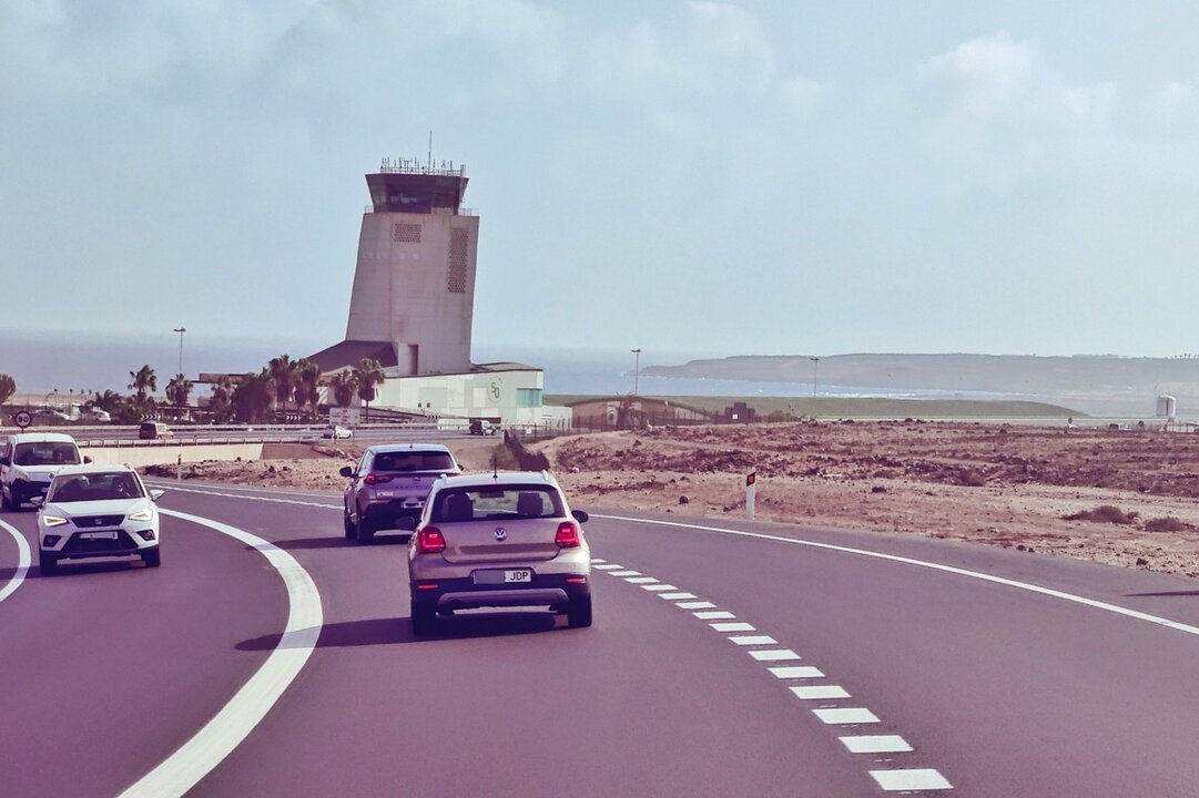 Carretera FV-1, a la altura del aeropuerto.