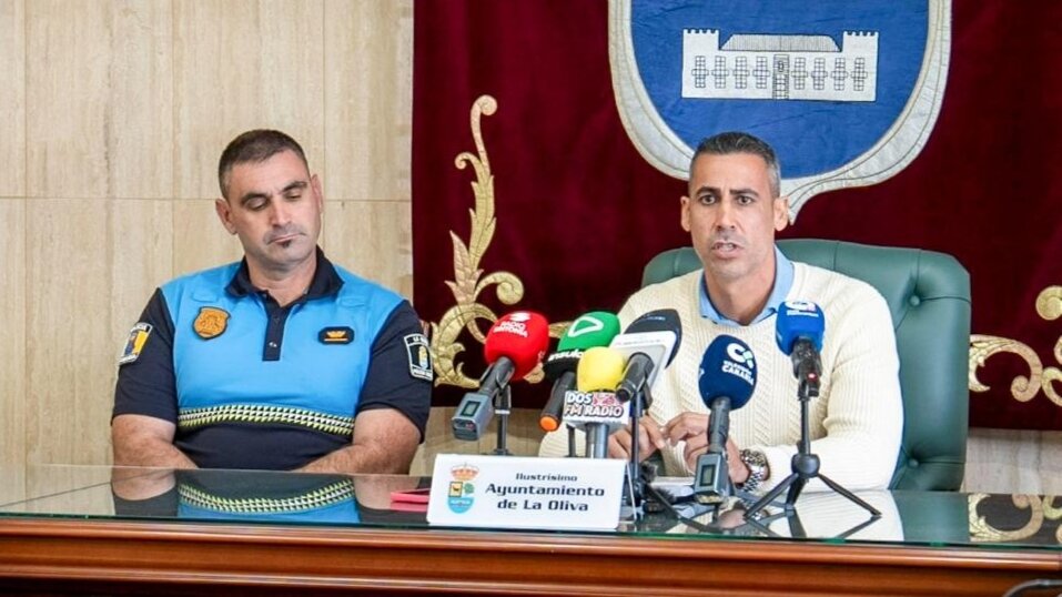 El alcalde Isaí Blanco y el subinspector Fleitas.