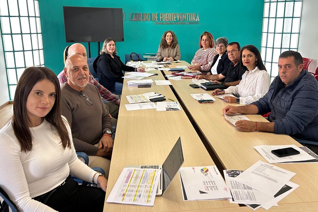 Reunión entre el Cabildo y los ayuntamietnos previa a FITUR y Madrid Fusión.