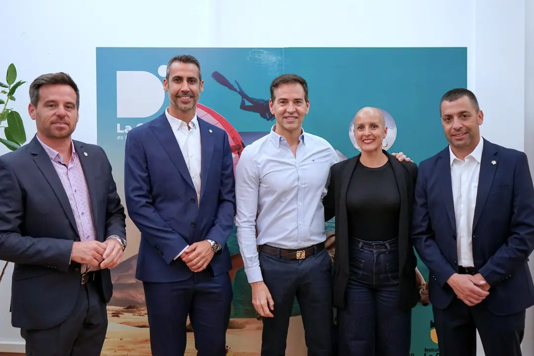 David Meca con la corporación de La Oliva en FITUR.