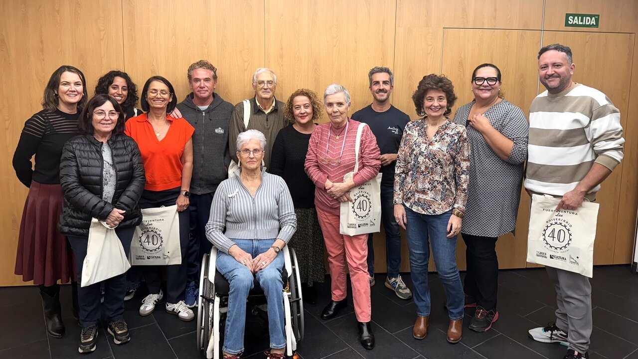 El club de lectura de la Biblioteca de Gran Tarajal, Lecturas entre olas.