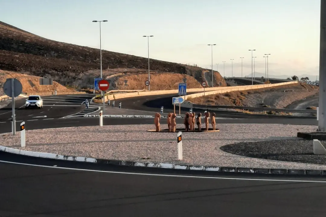 Glorieta de acceso entre la autovía y Morro Jable.