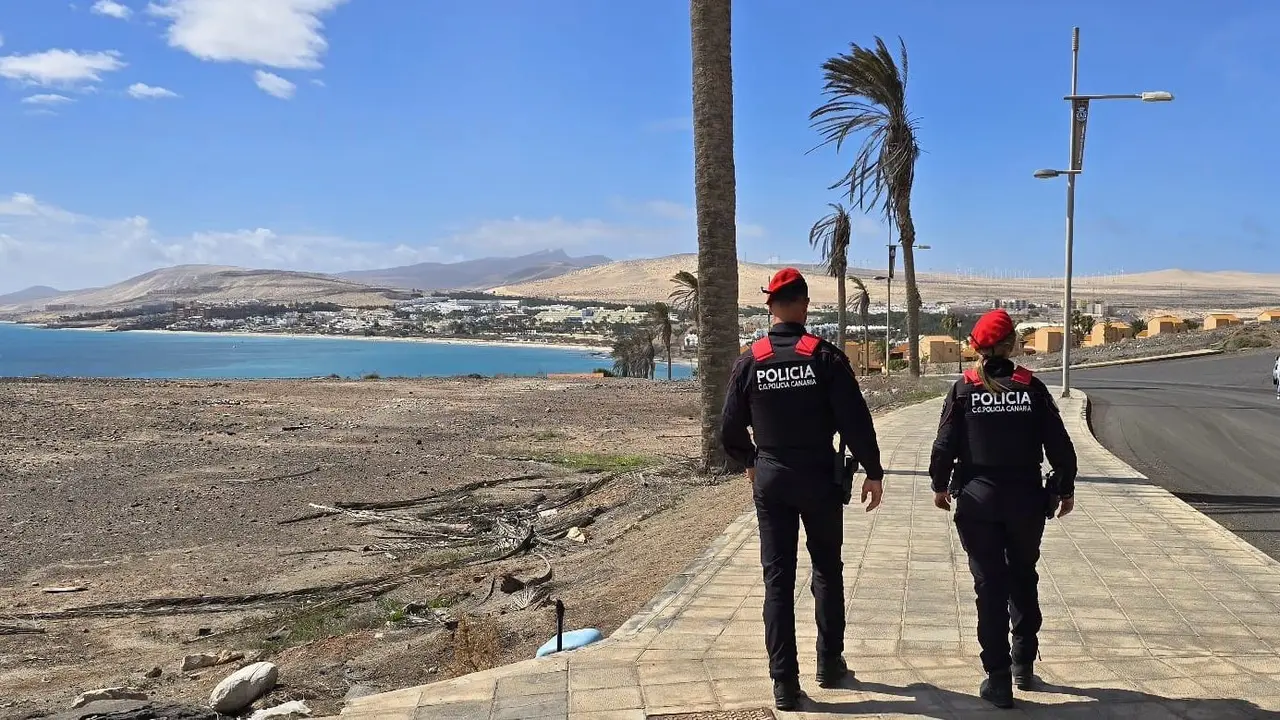 Patrulla de la Policía Autonómica en Fuerteventura.