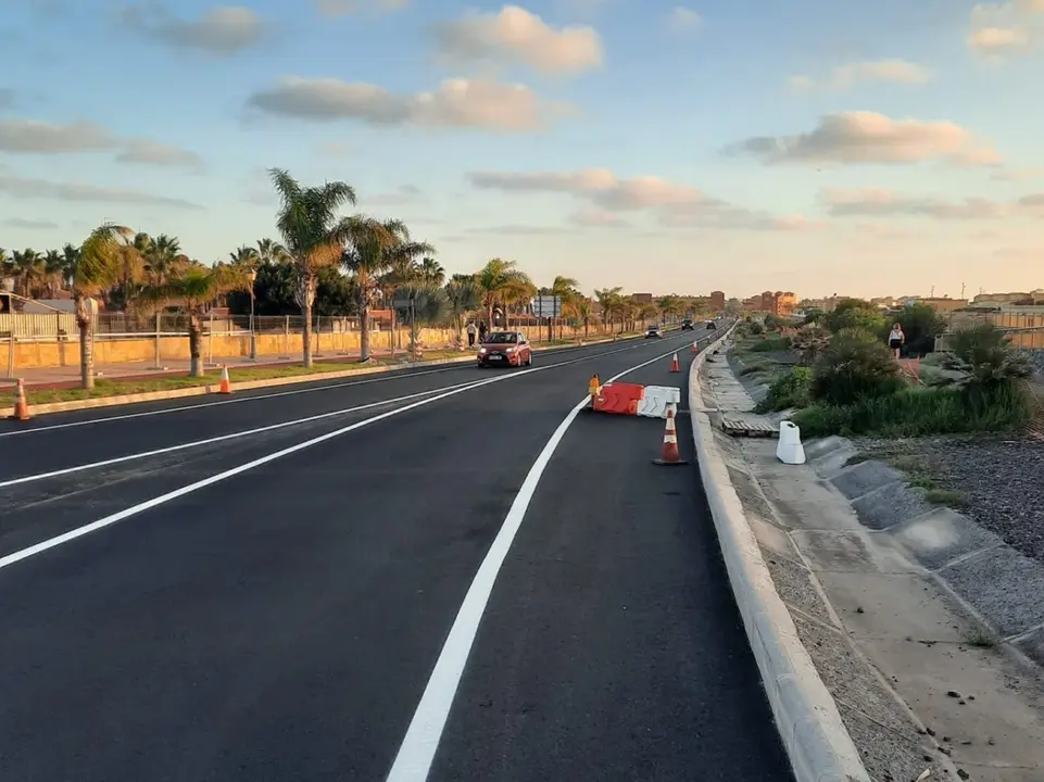 Carretera FV-2 a la altura de Caleta de Fuste.