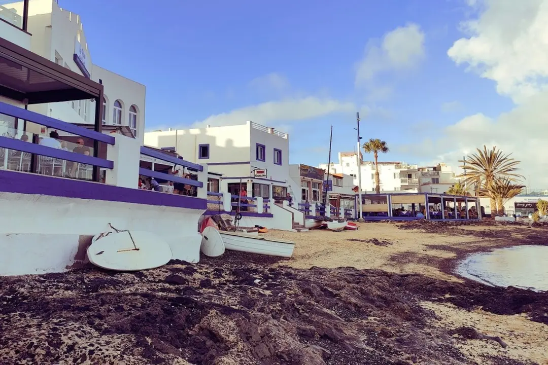 Paseo marítimo, en el Casco Viejo de Corralejo.