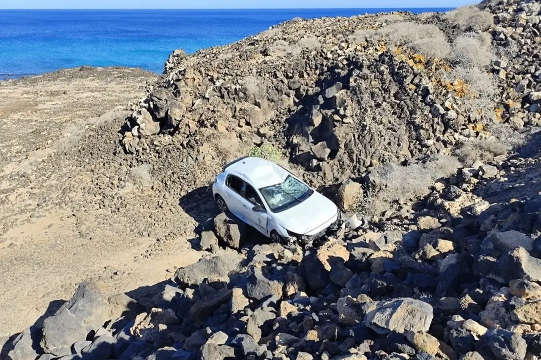 Vehículo accidentado cerca de Montaña Roja.