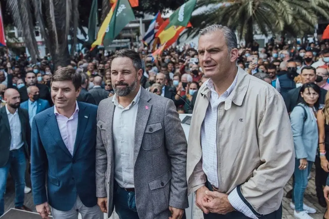 Galván, Abascal y Ortega Smith, en un acto de Vox en Gran Canaria, en noviembre 2021.