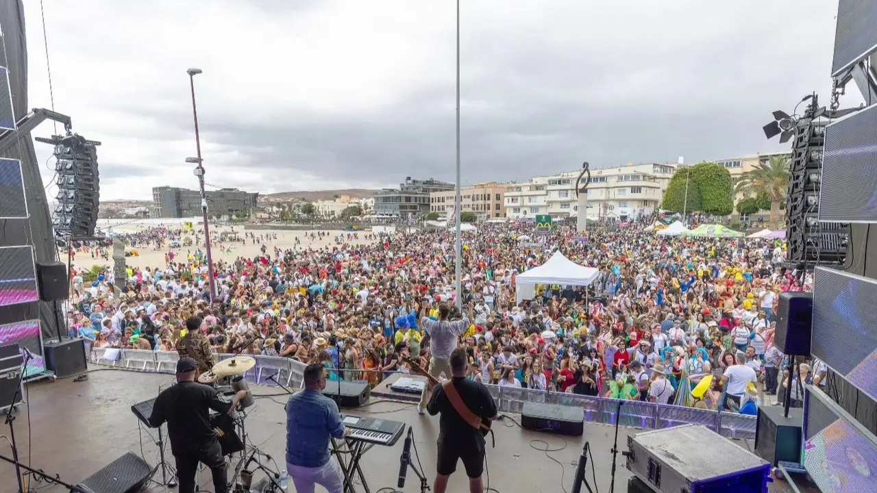 Imagen de los Achipencos y el Carnaval de Día en la capital.