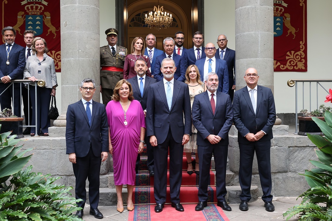 El Parlamento de Canarias entregó a Su Majestad el Rey Felipe VI la Medalla de Oro.